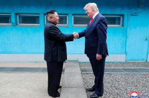Можна е средба на Трамп и Ким Џонг Ун во Јужна Кореја