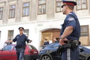 Судење во Виена, полицајци се обвинети дека игнорирале мозочен удар на притвореник од Украина