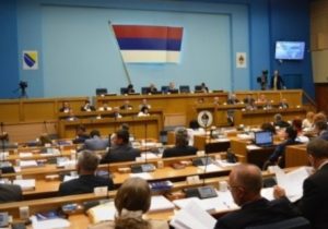 Парламентот на Република Српска бара поништување на сите одлуки на високиот претставник Кристијан Шмит