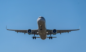 Авион принудно слетал во Белград поради смрт на патничка
