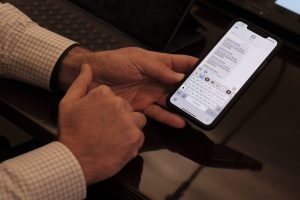 Се враќа мерката „Чат контрол“ — масовно ќе се следат пораките на интернет