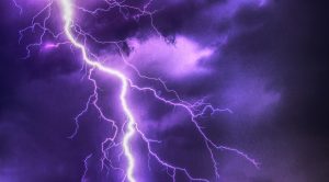Несреќа на хрватски остров: гром удрил во жена додека носела чадор за сонце