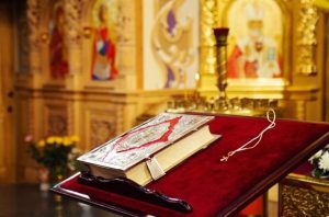 Маж и жена од Русија се приведени во Истанбул зошто читале Библија во Аја Софија