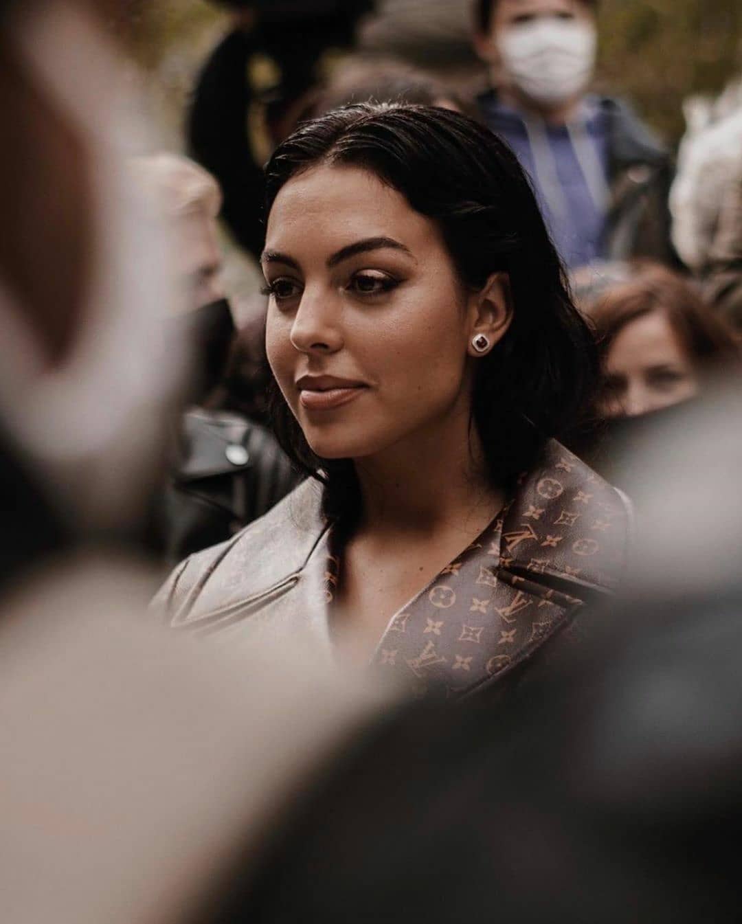 GEORGINA RODRIGUEZ AT THE LOUIS VUITTON FASHION SHOW IN PARIS