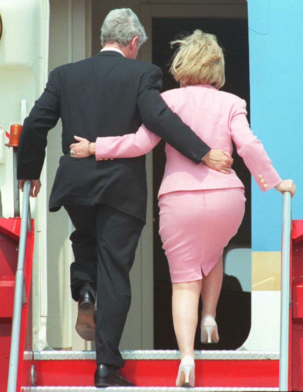 Hillary Clinton, emblem of powerful dress.