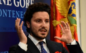 Инцидент во судот во Црна Гора – Абазовиќ нападнат во ходник пред судница