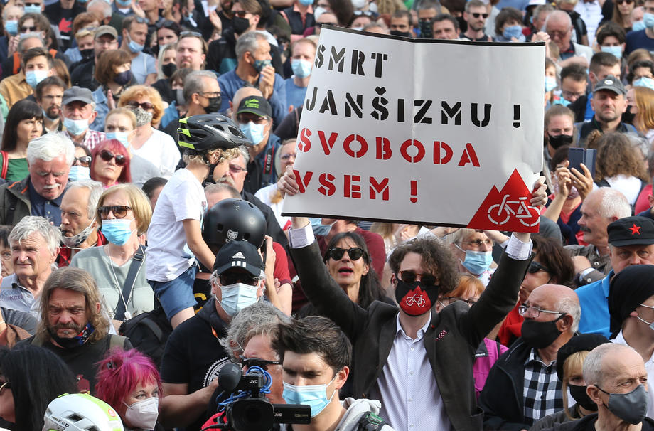 Протест Словенија јанша