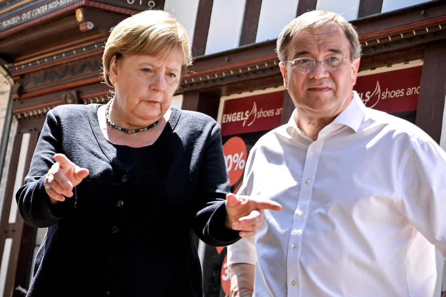 Ангела Меркел поплави во Германија