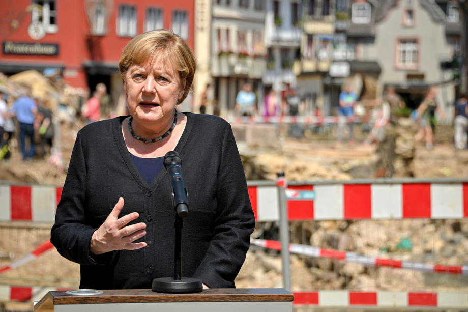 Ангела Меркел поплави во Германија