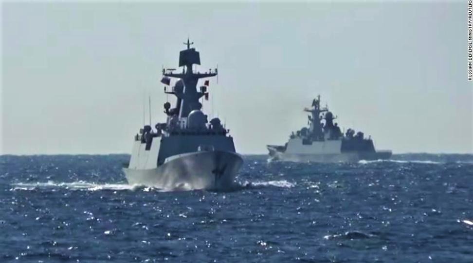 Група поморски бродови од Русија и Кина спроведуваат заедничка поморска воена патрола во водите на Тихиот Океан, се гледа на фотографијата преземена од видео објавено на 23 октомври 2021 година / Фото: Руско министерство за одбрана / Принтксрин / Ројтерс