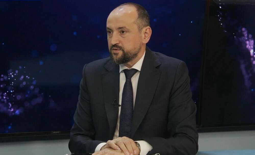 Fatmir Bitiqi, αντιπρόεδρος της κυβέρνησης για οικονομικές υποθέσεις / πρωινή ενημέρωση