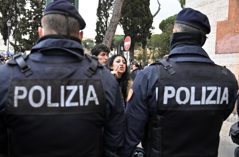 Италијанска полиција, Италија