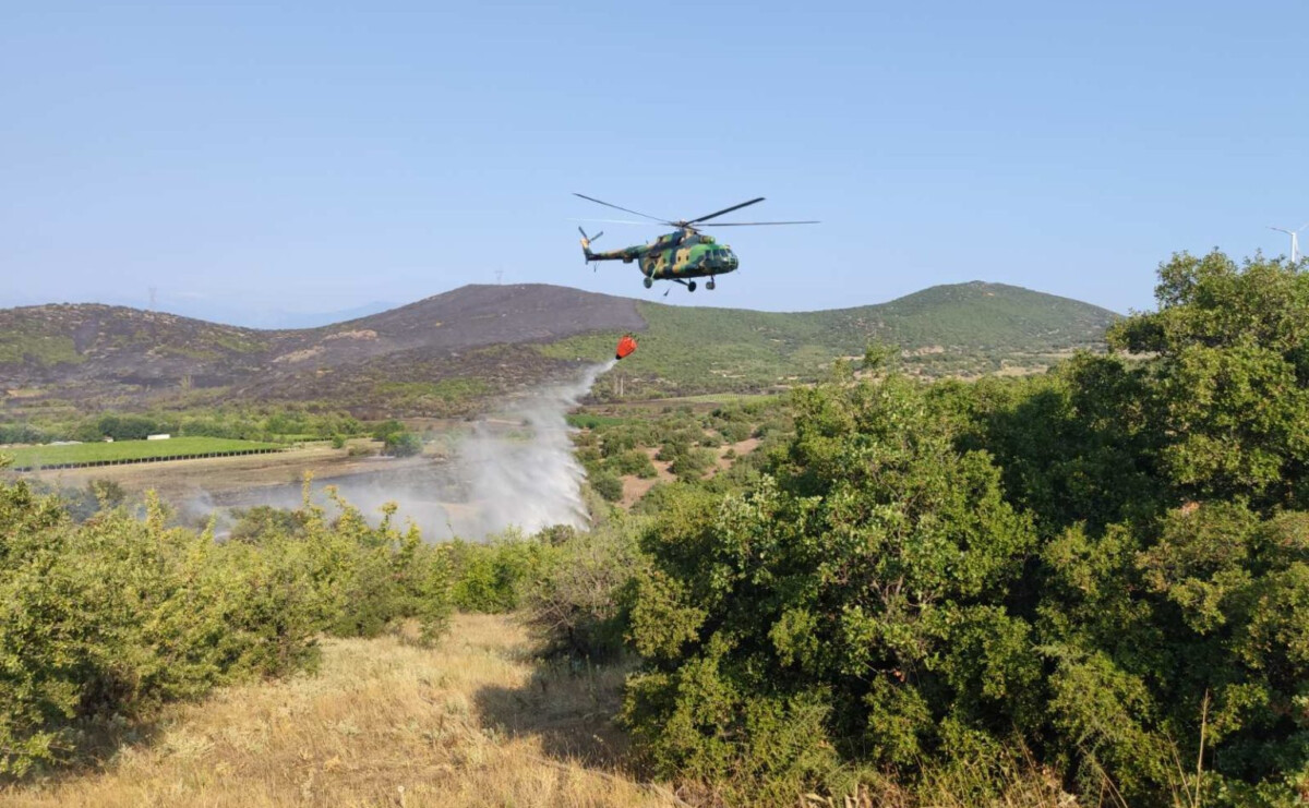 Incendio in Macedonia, elicottero