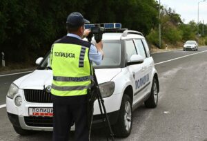 Полицискиот радар „улови“ 200 брзи возачи на територија на цела држава