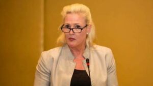Амбасадорката Агелер: Ништо нема да се постигне со негласање