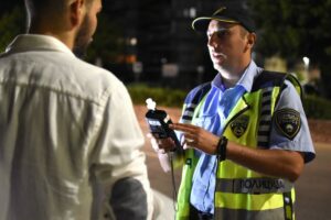 Кумновец дрво пијан ноќеска возел мотор низ градот, полицијата го привела