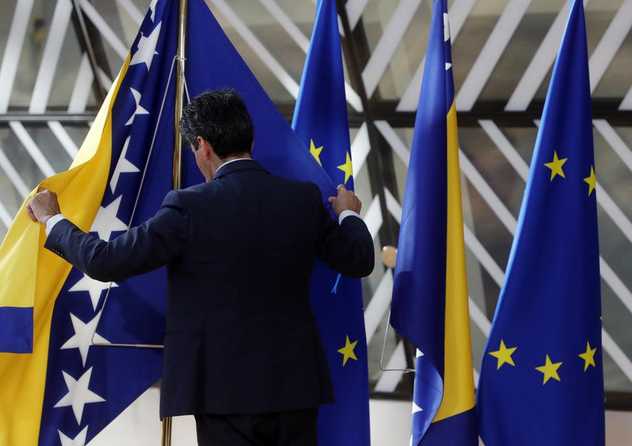 Знаме на Босна и Херцеговина и Европската унија