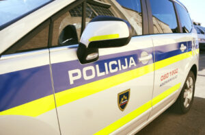 Убиство во Словенија: Босанец со нож ја избол до смрт својата партнерка и побегнал