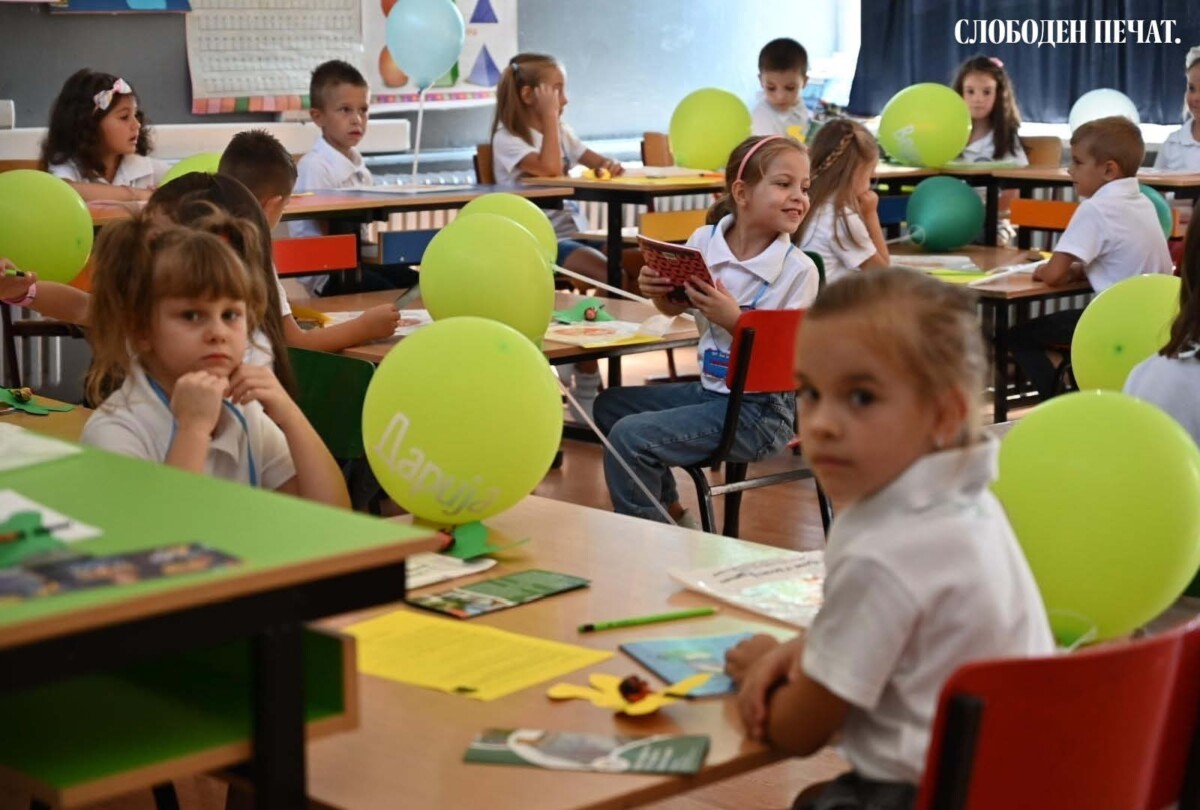 УЧЕНИЦИ ПРВАЧИЊА ШКОЛО УЧИЛИШТЕ ДЕЦА СКОПЈЕ (1)