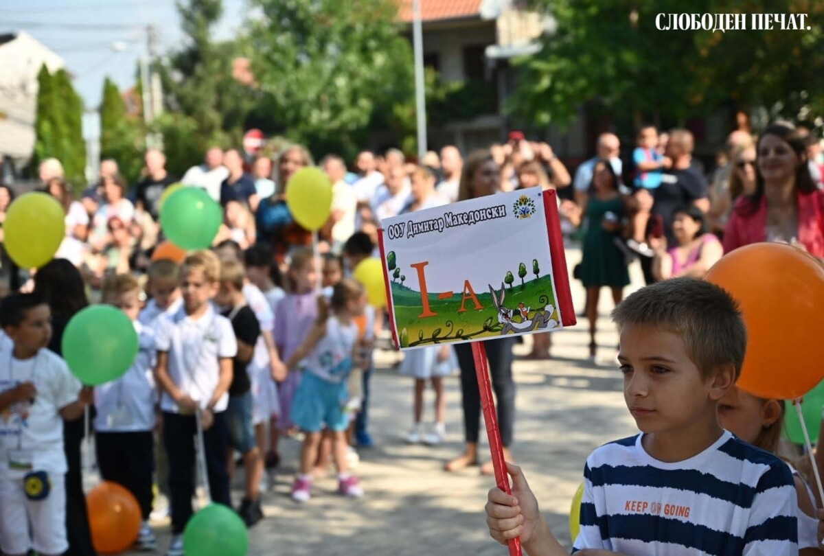 УЧЕНИЦИ ПРВАЧИЊА ШКОЛО УЧИЛИШТЕ ДЕЦА СКОПЈЕ (1)