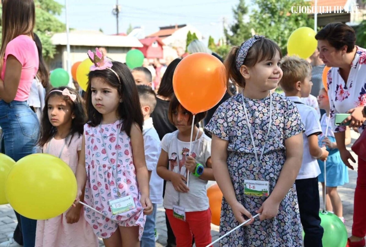 УЧЕНИЦИ ПРВАЧИЊА ШКОЛО УЧИЛИШТЕ ДЕЦА СКОПЈЕ (1)