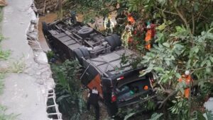 Трагедија во Бразил: Се преврте автобус полн со млади фудбалери, загинаа четворица