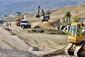 Отстранети пречките за изградба на третата делница од пругата кон Бугарија, вели Мицкоски