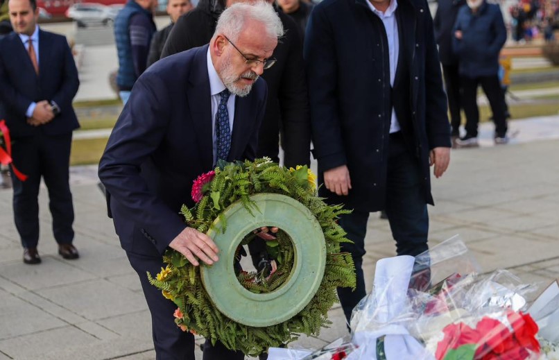 Джафери в Косово отбеляза 25-годишнината от основаването на АОК, положи ...