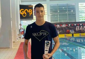 Димитар Бошнаков со титулата најдобар пливач во Бања Лука во категоријата 14-15 години
