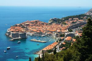 Туристите во Хрватска трошат речиси четири пати помалку отколку во Франција