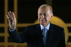 Ердоган им подари гравирани пиштоли на лидерите на НАТО