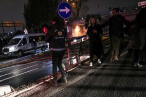 Тешка сообраќајка во Турција, се преврте бугарски автобус, 11 лица се повредени