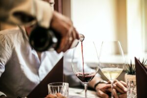 Генерацијата Зет ги диктира трендовите – модни гиганти влегуваат во ресторани, луксузното јадење е нов статусен симбол