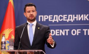 Макрон ќе го одлукува Милатовиќ со Голем крст на Легијата на честа