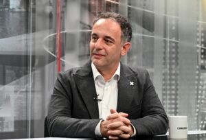 Гостивар меѓу затворената чешма и другарот Зило