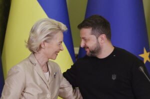 Фон дер Лајен пристигнува во Киев за да разговара со Зеленски за дронови и пристапување во ЕУ