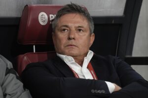 Навивачи на Звезда го избркале Пикси од кафуле во Белград