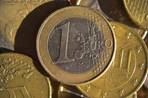 Курсна листа на Народна банка: Колку чини еврото денес?