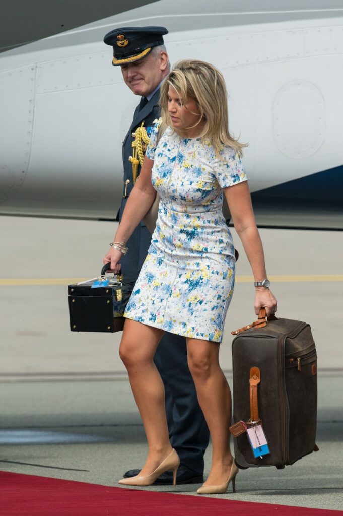 Наташа Арчер заминува од аеродромот во Варшава, по турнејата на Кејт Мидлтон и принцот Вилијам во Полска и Германија/ Фото: Dominic Lipinski / PA Images / Profimedia