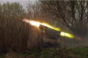 Германската армија испраќа 10.000 артилериски гранати за потребите на украинската армија