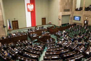 Полскиот парламент го реформира Уставниот трибунал