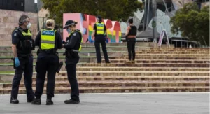 Седум тинејџери уапсени за нападот врз свештеникот во Сиднеј