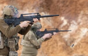 Украинските војници користат турски пушки за да се спротивстават на нападите со беспилотни летала