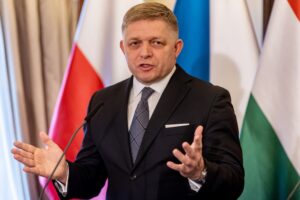 Европските социјалисти трајно ја исклучија партијата на словачкиот националист Роберт Фице