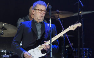 Легендарната гитара на Ерик Клептон оди на аукција: Почетната цена е од 300.000 до 400.000 фунти