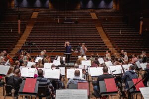 Концертот „Искра“ на сцената на Македонската филхармонија ќе го донесе виртуозот на виолина Роман Симовиќ