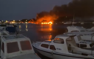 ВИДЕО | Голем пожар на пристаништето во Медулин, изгореа најмалку триесет јахти