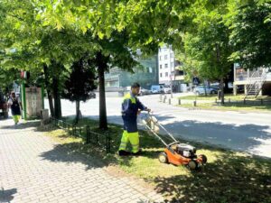 Центарци на телефон може да побараат косење трева, собирање смет и поправка на урбана опрема
