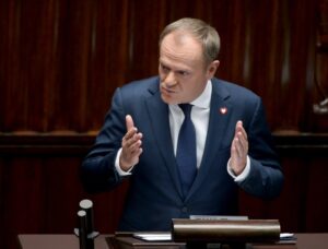 Туск: Полска купува нови подморници