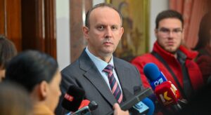 Гаши бара одговори од Албанија, МНР ќе го повика Мејдани откако на двајца пратеници им беше забранет влез во Албанија